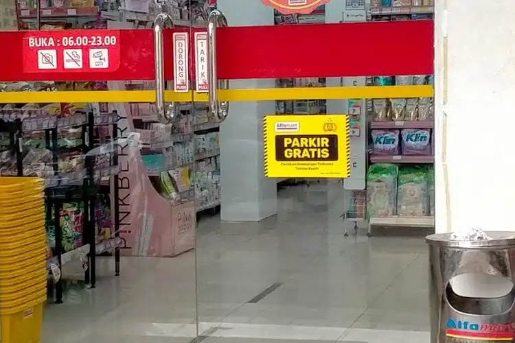 Parkir Gratis di Mini Market Kenapa Ada Tukang Parkirnya? Begini Kata YLKI