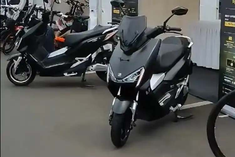 Wuih GNBBI Gelar Pameran Motor Listrik di Stasiun Gambir, Kuy Kesini