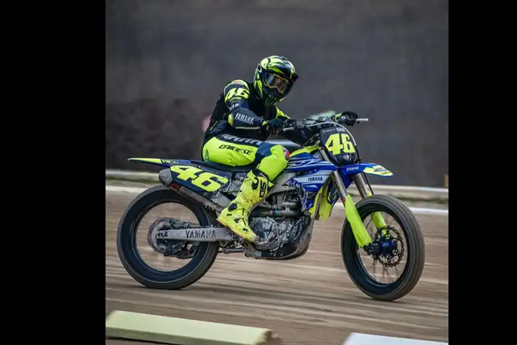 Sunyi Sepi, Valentino Rossi Terus Latihan Di Motor Ranch VR46