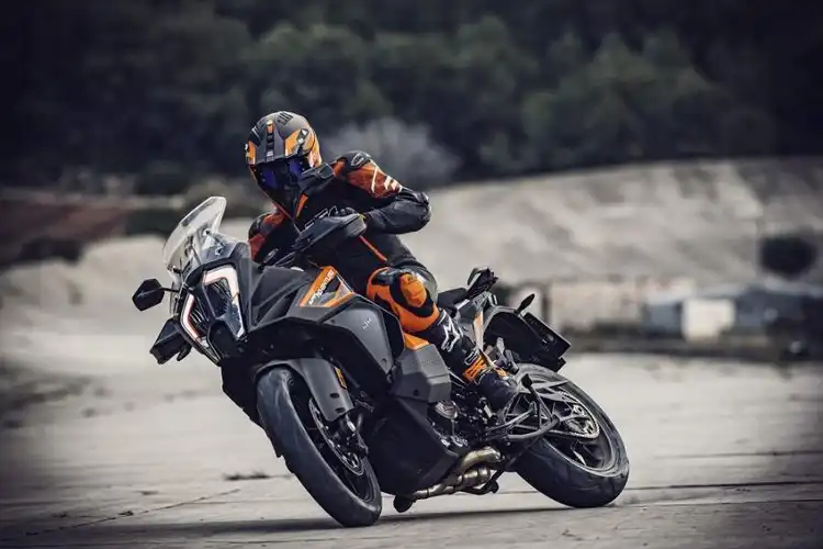 Motor Baru KTM 1290 Super Adventure S 2021 Meluncur, Pakai Adaptive Cruise Control