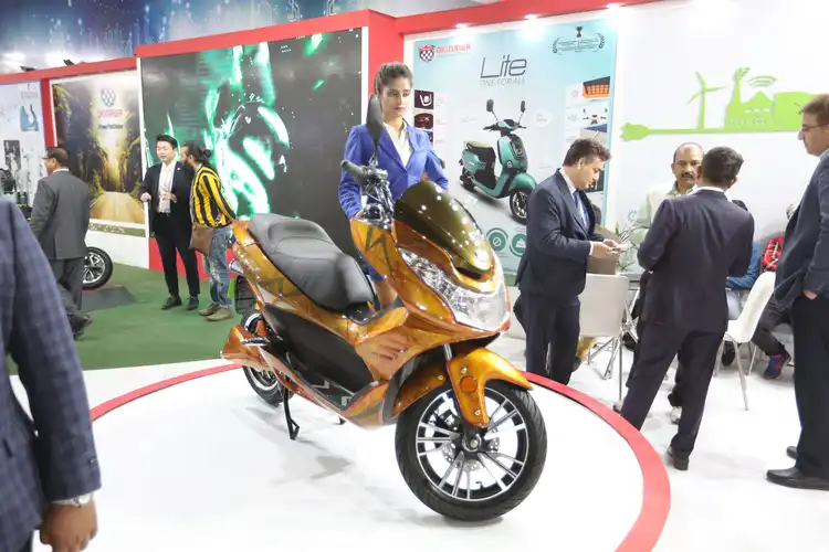 Wuih, Ada Motor Listrik Kloningan Honda PCX, Lumayan Mirip Nih!