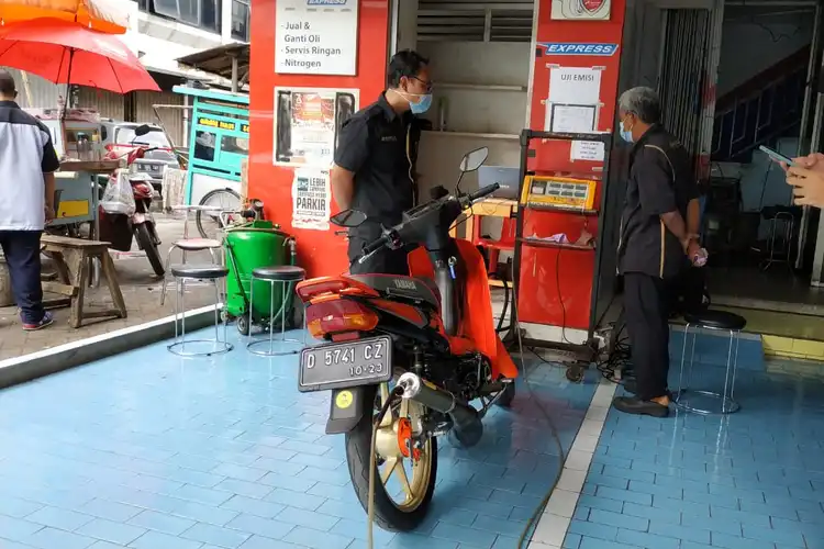 Pemilik Motor 2-Tak Gak Perlu Takut Uji Emisi, Ambangnya Beda Jauh Dengan 4-Tak