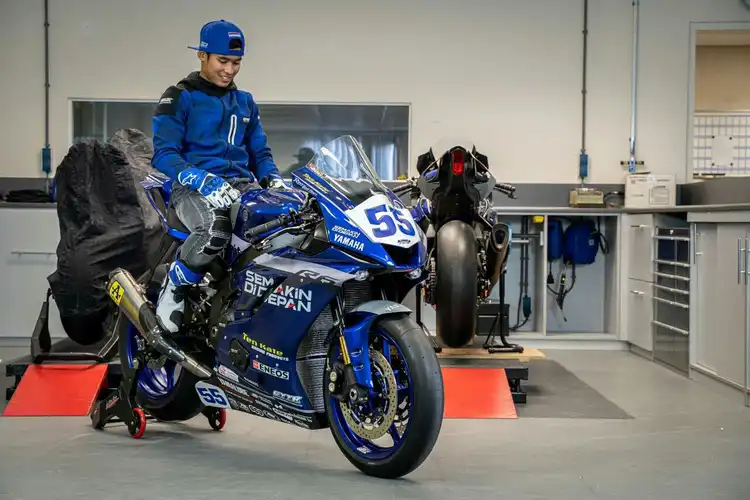 Keren Banget Livery Motor Balap Yamaha YZF-R6 Galang Hendra di WorldSSP 2021
