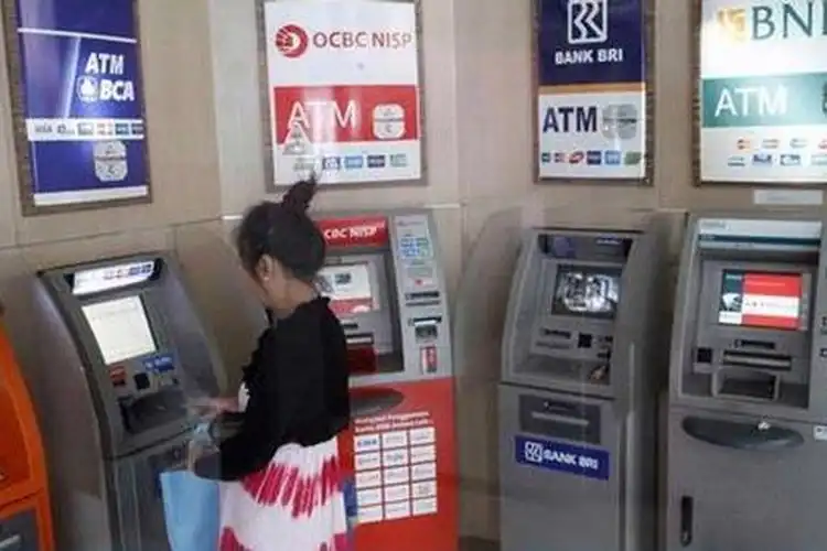 Bikers Wajib Tahu, Mulai Hari Ini Ada Peraturan Baru Ambil Uang di ATM