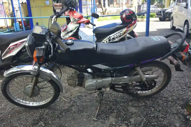 Wuih Honda Win Dilelang Cuma Rp 1,5 Juta, BPKB dan STNK Lengkap