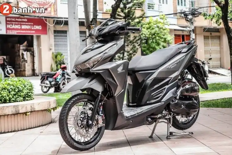 Modifikasi Honda Vario 150, Konsep Warna Gelap, Pelek Jari-Jari Jadi Sorotan