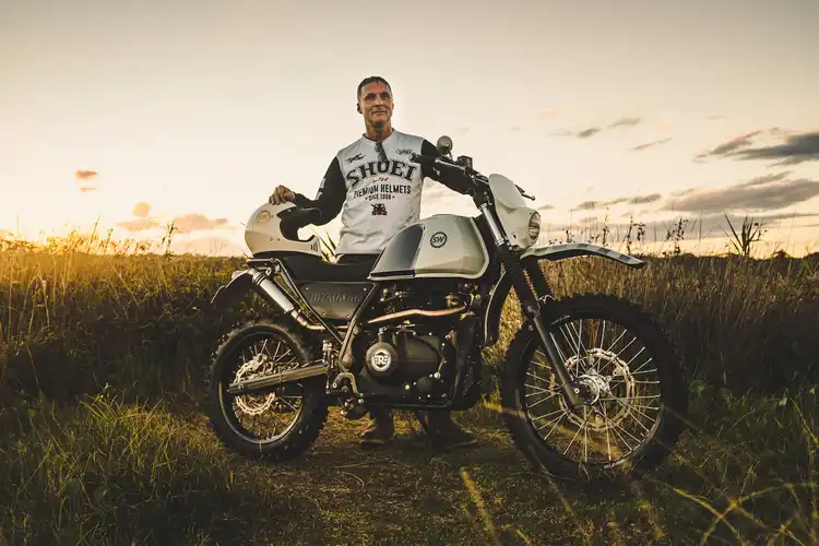 Modifikasi Royal Enfield Himalayan Bergaya Motor Enduro '80-an, Sangar