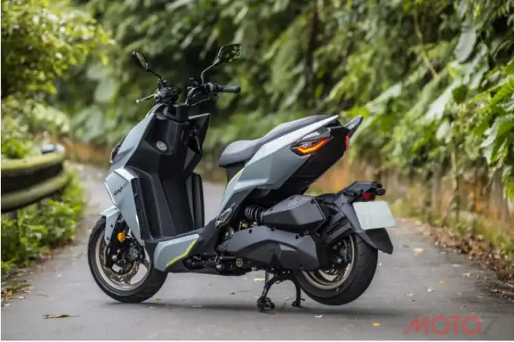Muncul Lagi Pesaing Baru NMAX dan PCX, Tampang Galak Pakai Monosok!