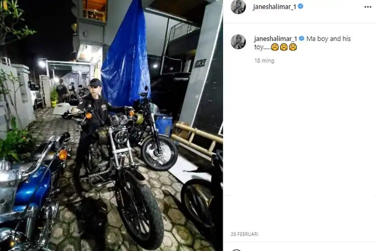 Anak Jane Shalimar Pose di Atas Motor, Bikin Cewek Klepek-klepek