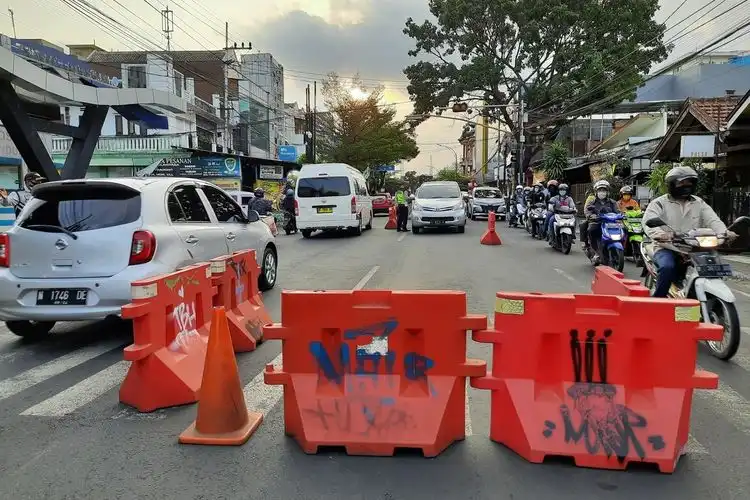 Breaking News, Pemerintah Batal Terapkan PPKM Level 3 Serentak Saat Nataru