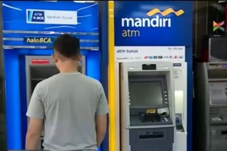 Bikers Terdampak PPKM Level 4 Langsung Cek ATM, Ada Transfer Bantuan Rp 1 Juta