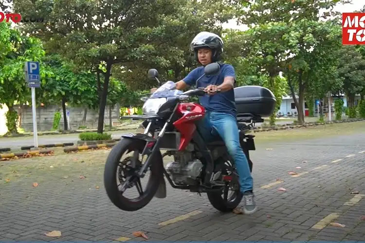 2 Langkah Gampang Belajar Naik Motor Kopling Manual Buat Para Pemula
