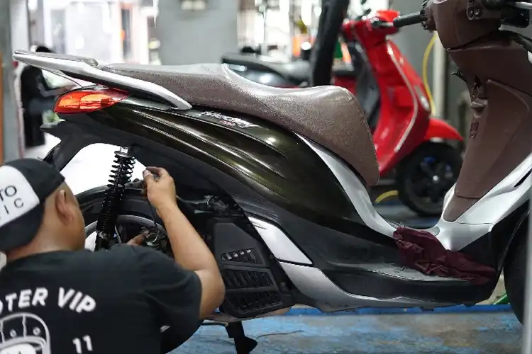 9 Langkah Mudah Merawat Motor Vespa Kesayangan Saat PPKM Darurat