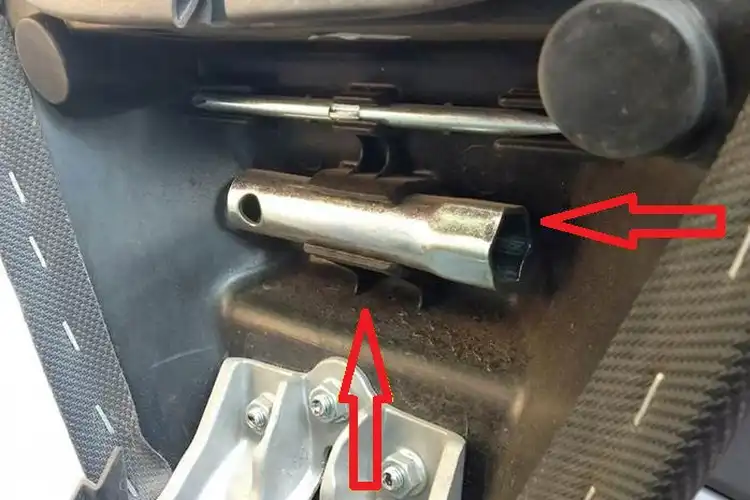 Kocak Para Pemilik Yamaha NMAX Baru Tahu Letak Tool Kit Setelah Motor Dipakai 3 Tahun