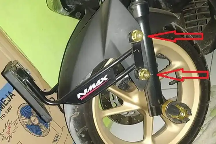 Mau Gaya Berujung Cilaka Para Pemakai Yamaha NMAX Jungkir Balik dan Tertimpa Motor Karena Part Murahan Ini