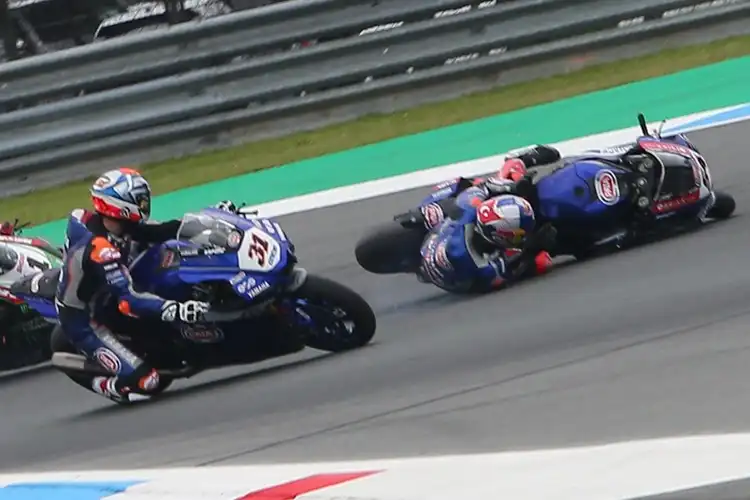 Yamaha Pusing, Pembalapnya Berantem Gara-gara Tabrakan di Assen