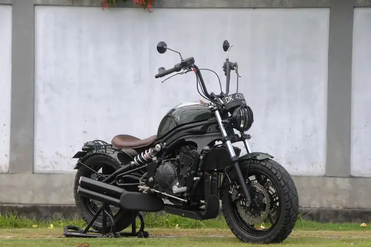 Modifikasi Kawasaki ER-6n Bergaya Chopper Bobber, Ganteng Maksimal