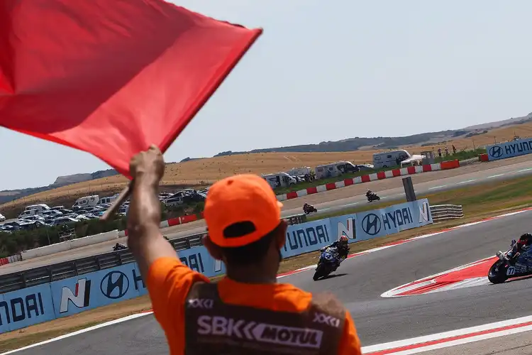 Hasil Race 2 WorldSSP Navarra 2021, Rekan Setim Galang Hendra Juara Karena Bendera