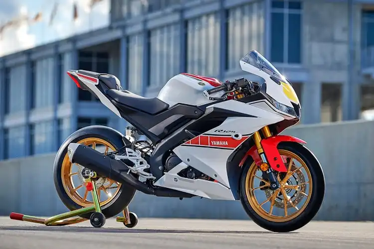 Cakep, Adik Yamaha R15 Dapat Livery 60th Anniversary, Harga Bikin Penasaran