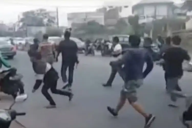 Bentrokan Debt Collector Vs Ormas Pecah, Diserang Pakai Balok Kayu Kepala Sampai Luka