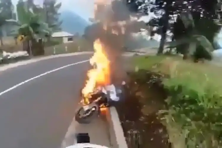 Ngeri, Video Ducati Multistrada Terbakar Dilalap Api Saat Touring, Harga Motornya Bikin Kaget