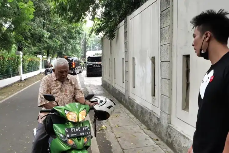 Begini Komentar Baim Wong Setelah Heboh Video Tegur Kakek Naik Motor Bebek yang Meminta Uang