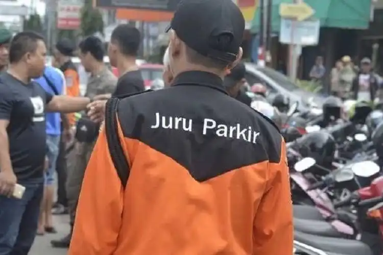Jangan Sampai Salah, Begini Cara Bedain Tukang Parkir Resmi dan Tukang Parkir Liar