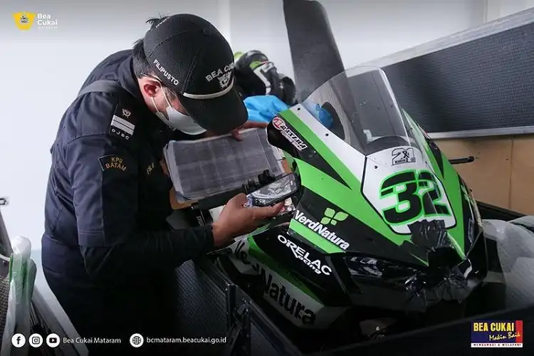 Ternyata Begini Prosedur Bea Cukai Cek Motor Balap WSBK Indonesia 2021