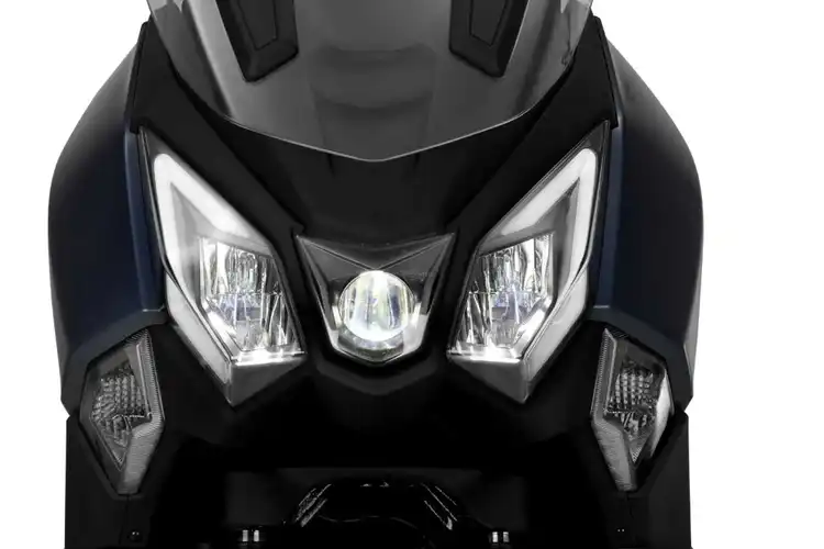 Motor Baru Pesaing Yamaha XMAX Hadir, Mesin Lebih Besar dan Punya Dek Rata