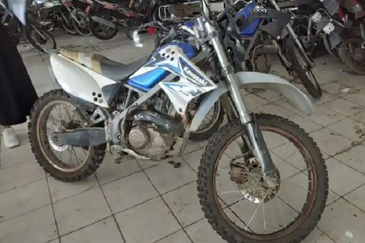 Menggiurkan Kawasaki D-Tracker Dilelang Cuma Segini, STNK BPKB Komplit