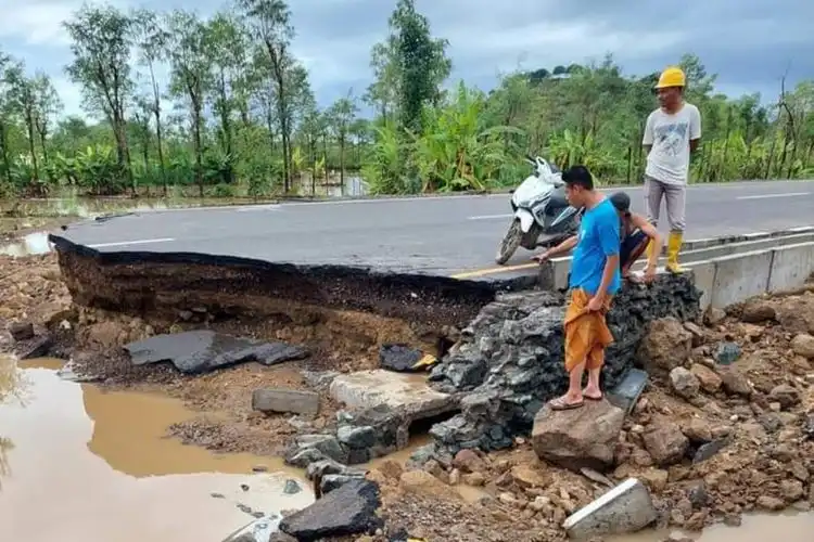 Jelang Tes MotoGP Indonesia 2022, Akses Jalan Bypass Sirkuit Mandalika Dirusak Warga, Kenapa Nih?
