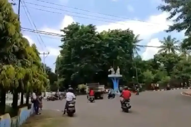 Video Pemotor Berhamburan Menyelamatkan Diri Usai Gempa Larantuka NTT