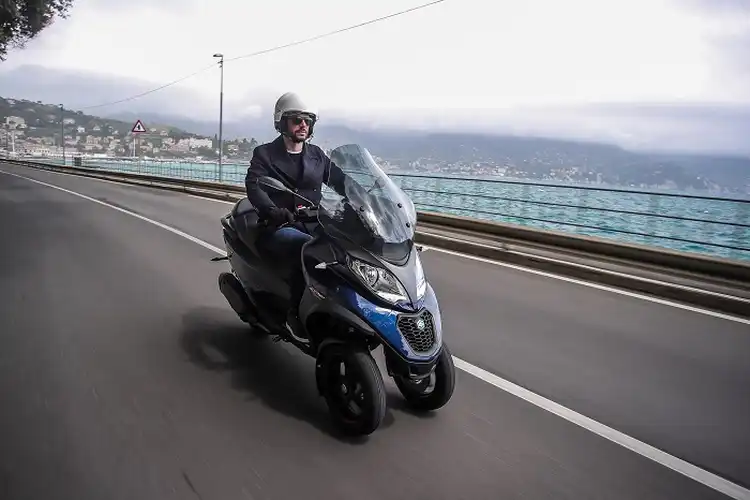 Wow, Piaggio Bareng Autoliv Bakal Kembangkan Airbag Buat Motor