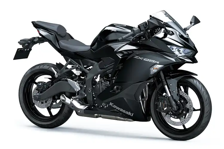 Ini Alasan Mengapa Kawasaki Ninja ZX-25R Meraih Tiga Gelar Sekaligus di Ajang MOTOR Plus Award 2021   
