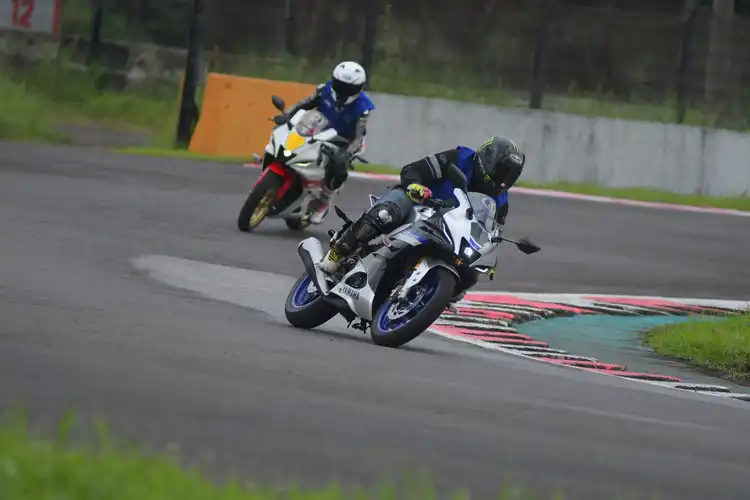 Jajal Yamaha All New R15 Connected, Nikmati Kualitas Berkendara 'Connect with R Spirit'