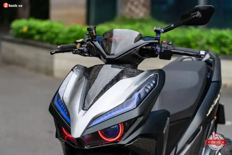 Modifikasi Honda Vario 150, Tampang Galak Bodi Berlapis Karbon dan Part Ciamik