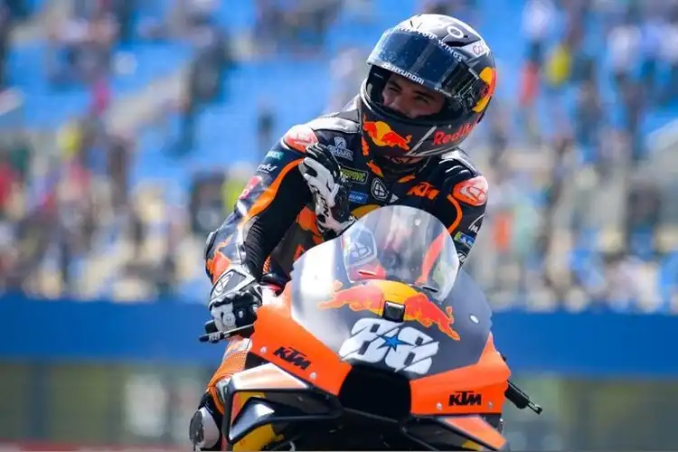 Wuih, Pembalap MotoGP Yang Nikahi Adiknya Sendiri Rayakan Ulang Tahun