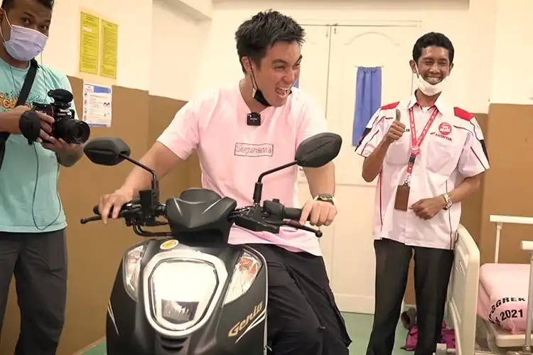 Jadi Korban Begal hingga Babak Belur, Emak-emak Ini Dapat Hadiah Motor dari Baim Wong