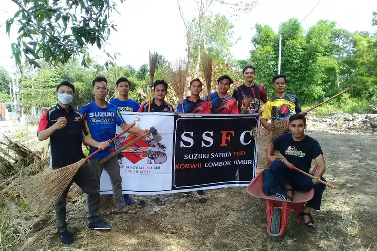 Suzuki Satria F-150 Club (SSFC) Korwil Lombok Sapu Bersih Sampah Banjir Bandang