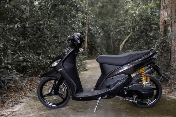 Modifikasi Yamaha Mio Lawas Pede Berbaju Penuh Karbon Plus Aksesoris Keren