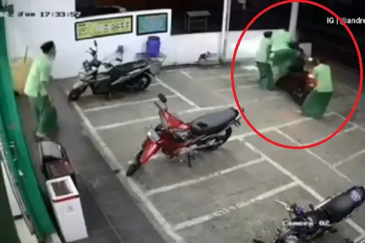 Video Viral Aksi Maling Motor Digagalkan Santri di Pasuruan, Tarik-tarikan Sampai Loncat ke Atas Motor
