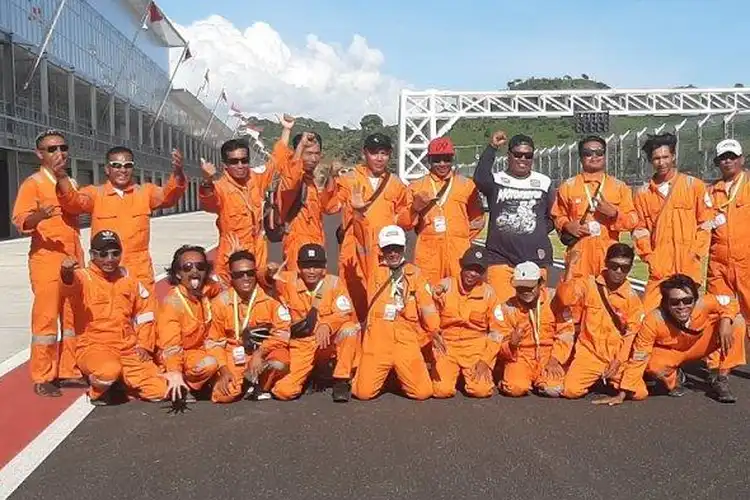 Dapat Bantuan Dari Sirkuit Sepang, Berapa Gaji Marshal di Sirkuit Mandalika?