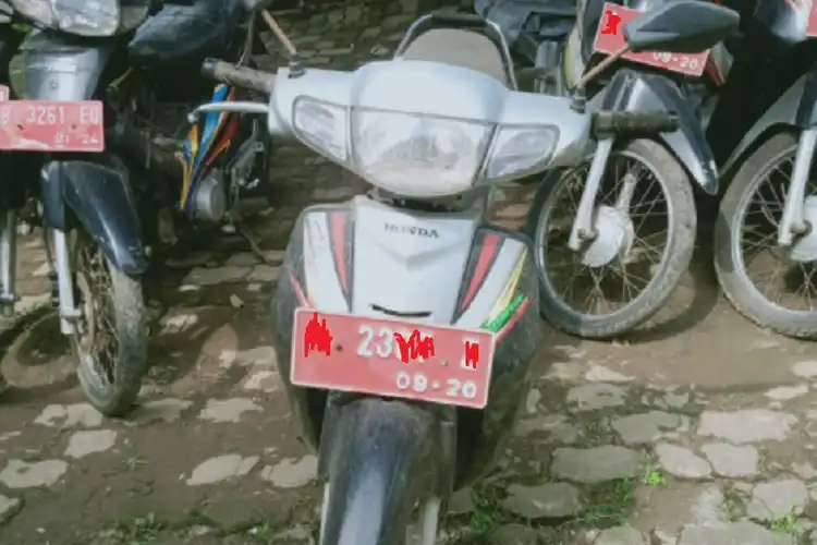 Paket Lelang 12 Unit Ada Motor dan Mobil, STNK dan BPKB Lengkap