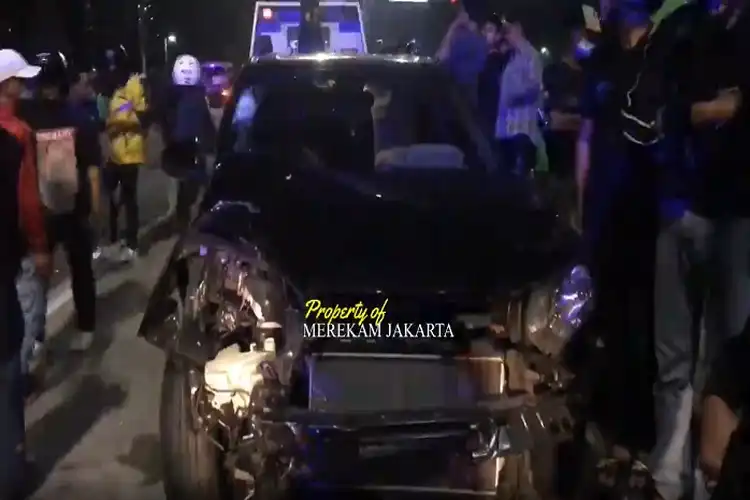 Video Pemotor Honda BeAT dan Lainnya Dihantam Mobil di Jalan Sudirman, Begini Kondisinya