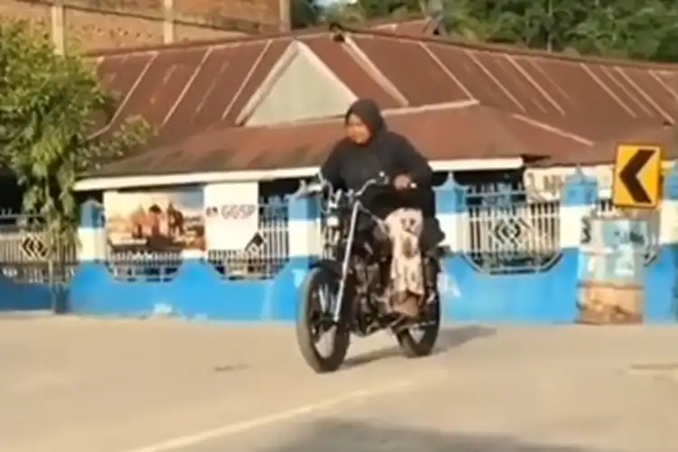 Video Emak-emak Ngebut di Jalan Raya, Warganet: Valentino Rossi Salim