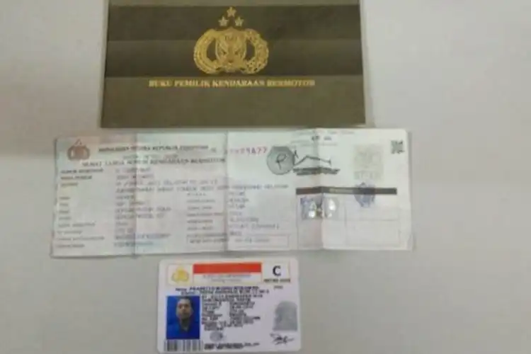 Polantas Gadungan Berkeliaran Menipu dan Memeras Pengendara Ditemukan SIM STNK dan BPKB Rampasan