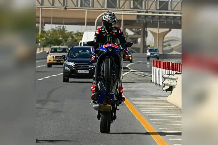 Fabio Quartararo Atraksi di Tol Pakai Motor Jelang MotoGP Qatar 2022, Banjir Pujian Netizen