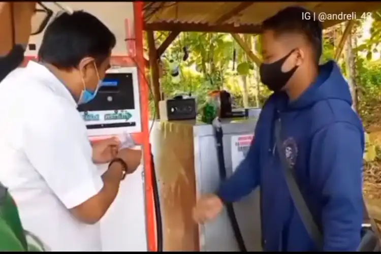 Wow, Pom Mini Buatan Pria di Pamekasan Ini Canggih Layaknya Vending Machine!