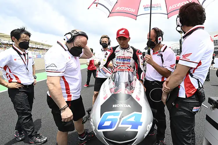 Bobot Selisih 22 Kg, Mario Aji Gagal Rebut Pole Position dari Deniz Oncu