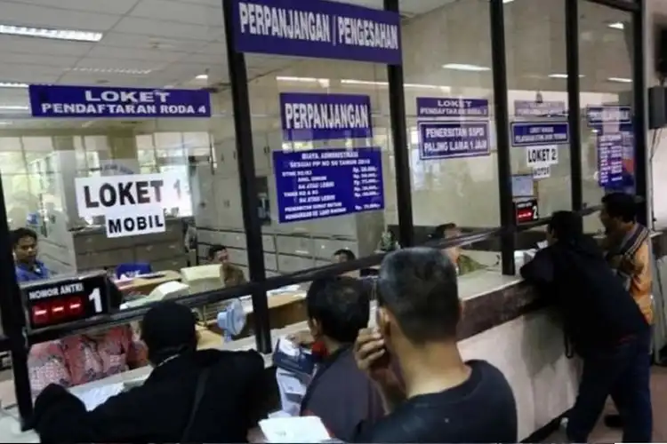 Penunggak Pajak Kendaraan Full Senyum Dikasih Pemutihan, Sekalian Undian Umrah